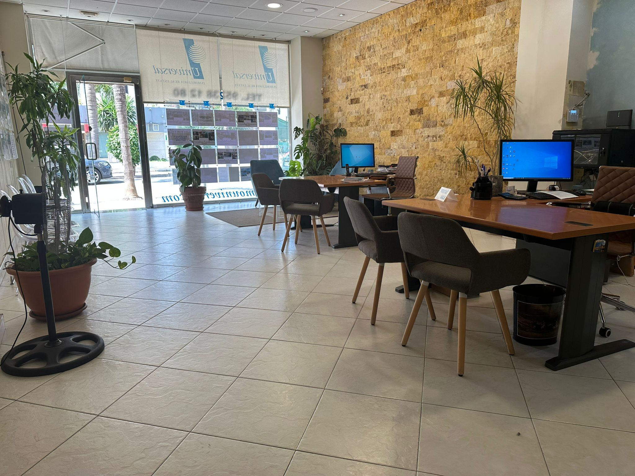 Personalized service and legal advice. Inmobiliaria Universal  Real Estate en Torremolinos