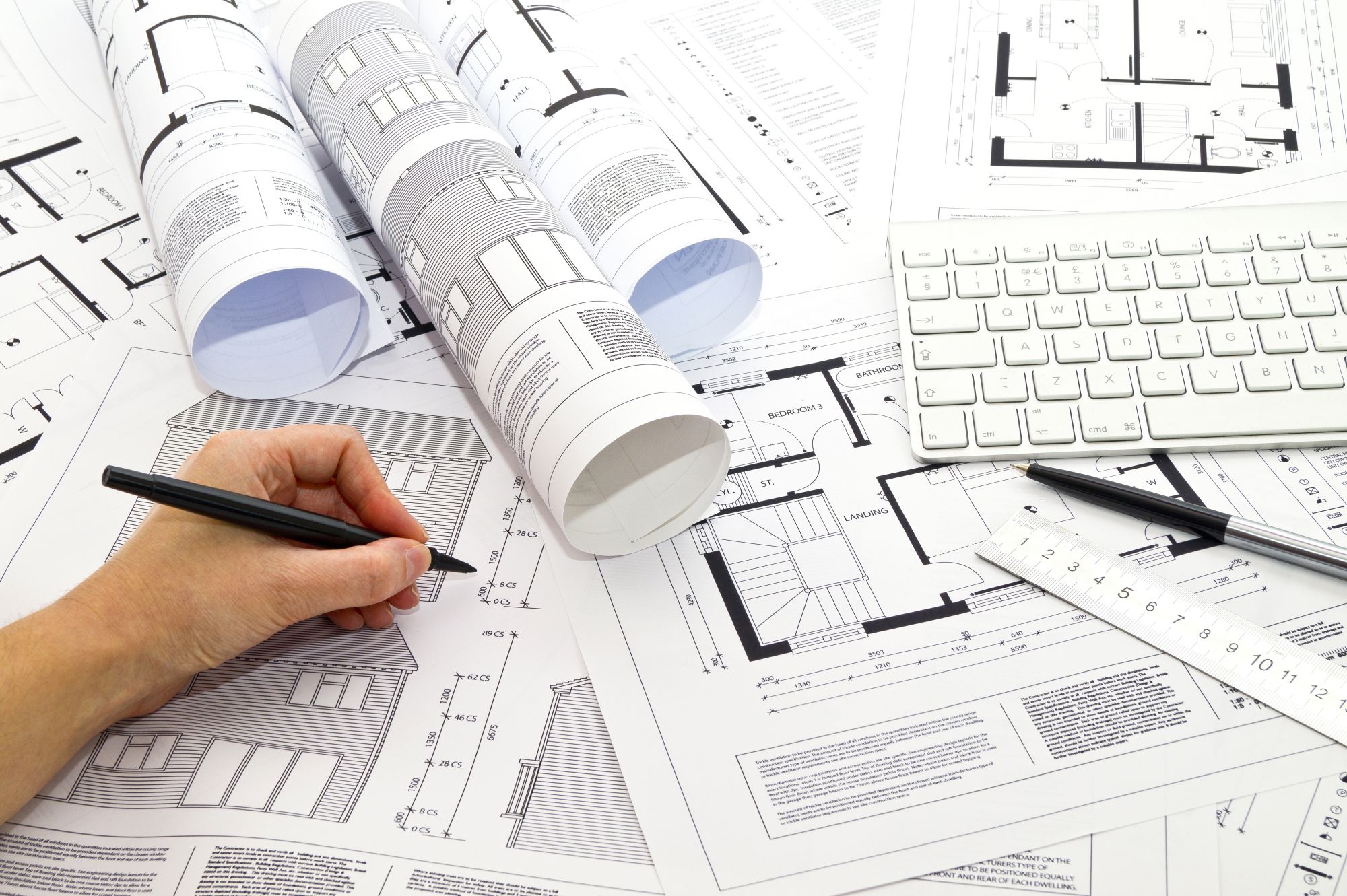 Valoraciones y certificas profesionales. Inmobiliaria Universal  Real Estate en Torremolinos
